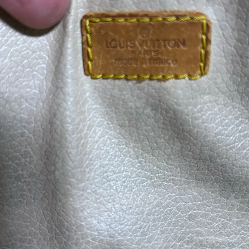 Louis Vuitton tote, rolled handles. Open top. - Picture 6 of 15